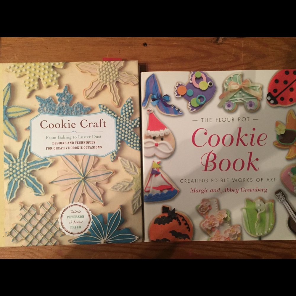 Cookie decorating books. Never used
